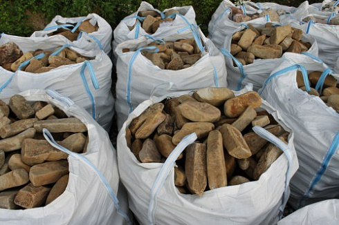 Kamenclub.ru: Песчаник для строительства и кладки блочный (фр 100-200 мм)  купить в Самаре песчаник бежевый серый рыжий валун мелкий для строительства песчаник 6500 руб/т   фото КАМЕНЬ КЛУБ